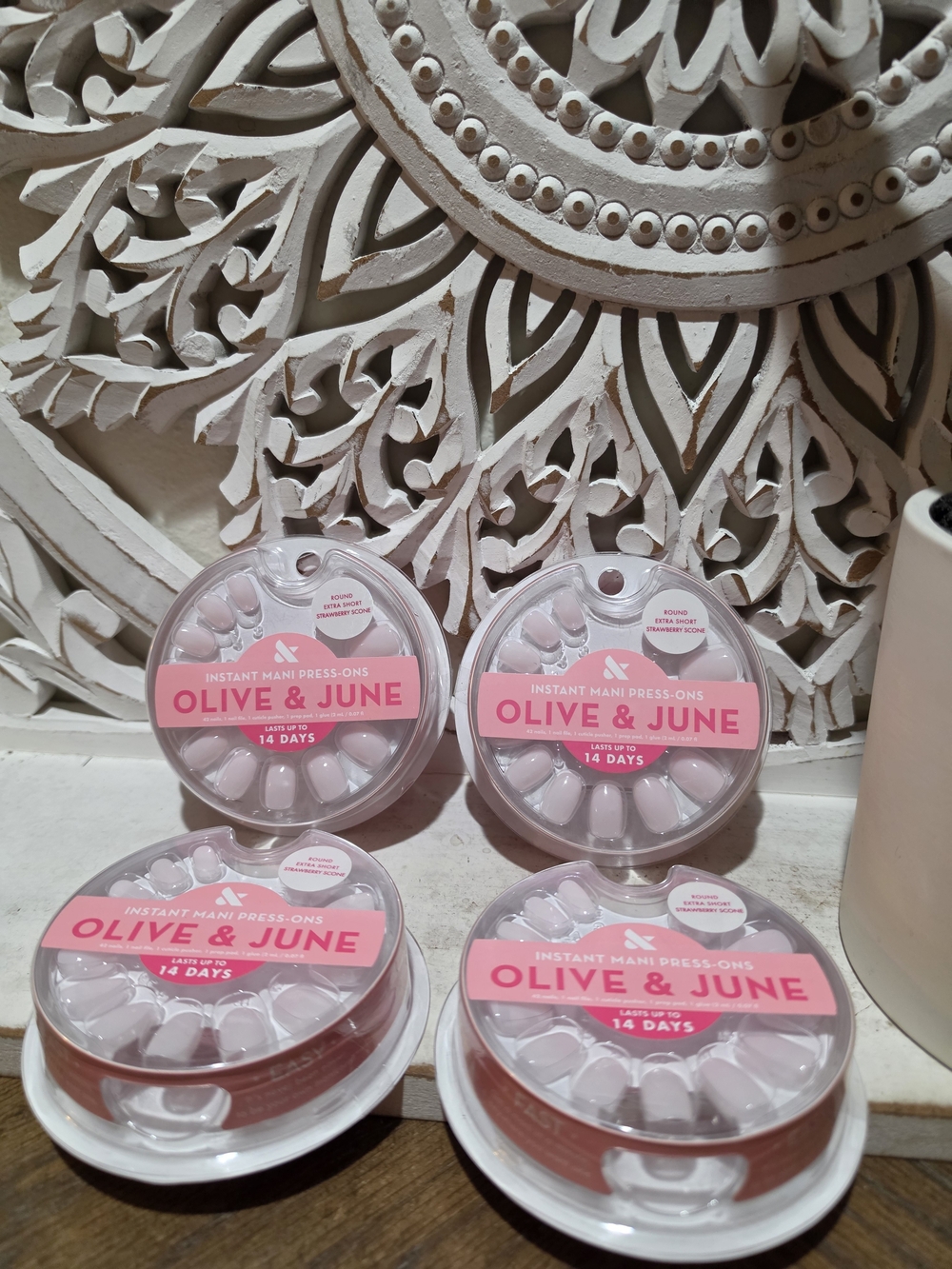 NEW Olive & June 4PKS The Instant Mani Press-On Nails ROUND XS STRAWBERRY Scone